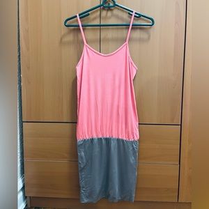 Two color Venus beach dress coral and taupe
Size 2
New with tags